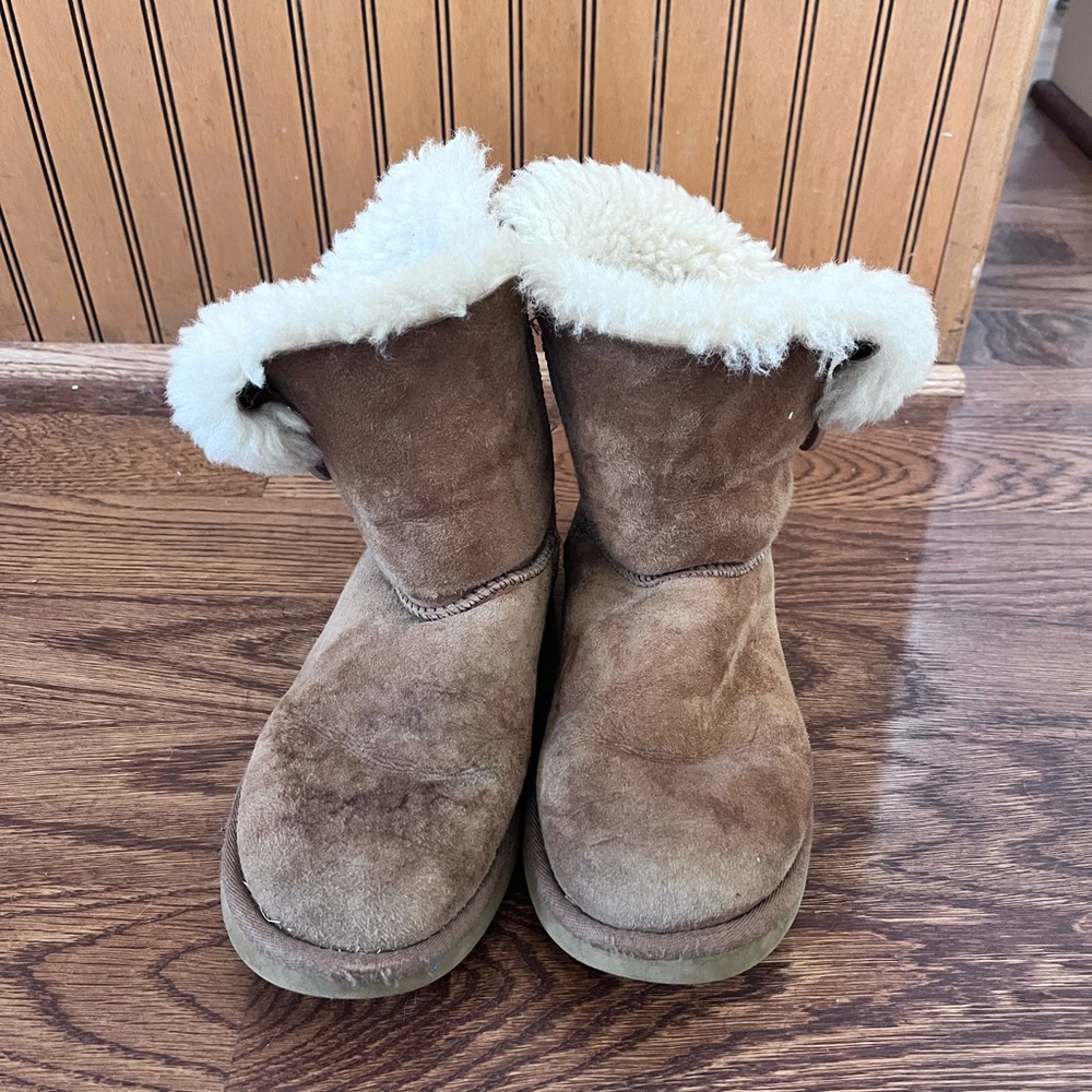 WORN ! Bailey Button II UGG boots